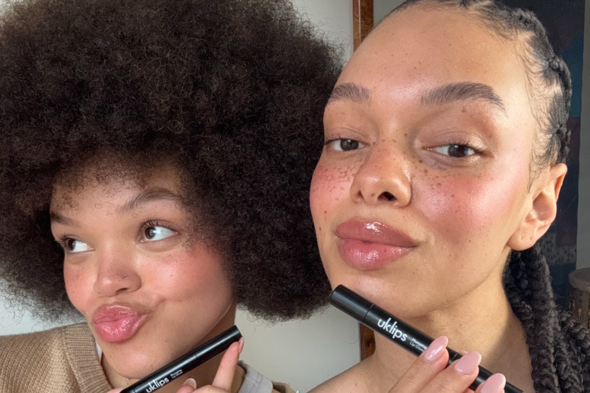 Chicas con Glosses de UKLIPS.