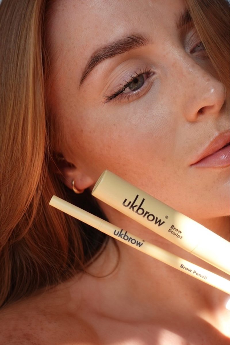 Cómo dar forma a tus cejas: Guía de UKLASH para unas cejas naturales - UKLASH España