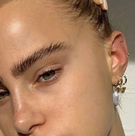 Cómo lucir unas cejas esponjosas en 5 simples pasos - UKLASH España