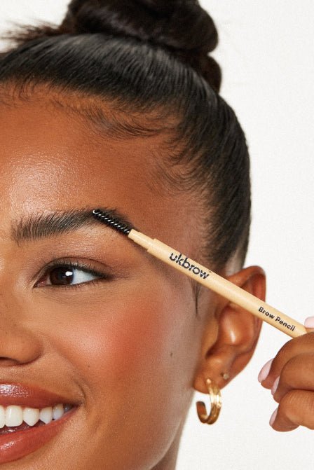 Cómo obtener cejas más gruesas en 3 sencillos pasos - UKLASH España