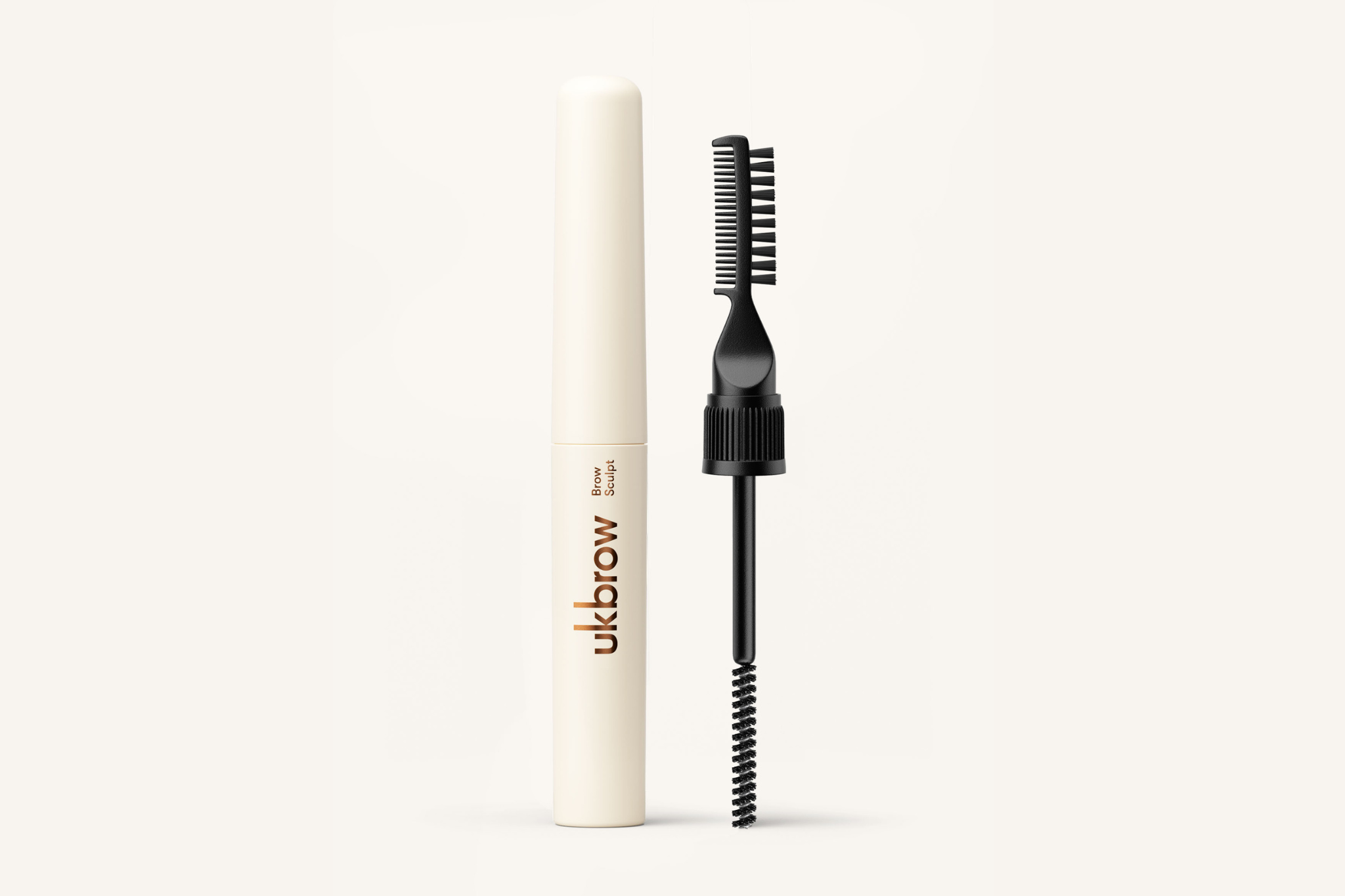 Gel de cejas de UKLASH en un fondo neutro.