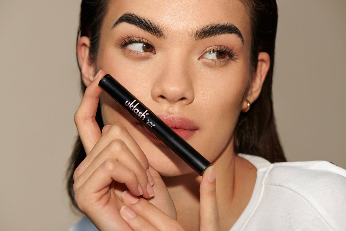 Cómo Aplicar el Sérum para Pestañas (Guía de 3 Pasos) - UKLASH España