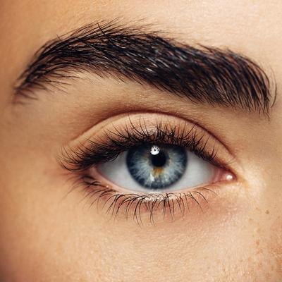 CÓMO CRECER Y OBTENER UNAS CEJAS MÁS GRUESAS CON EL SERUM UKBROW - UKLASH España