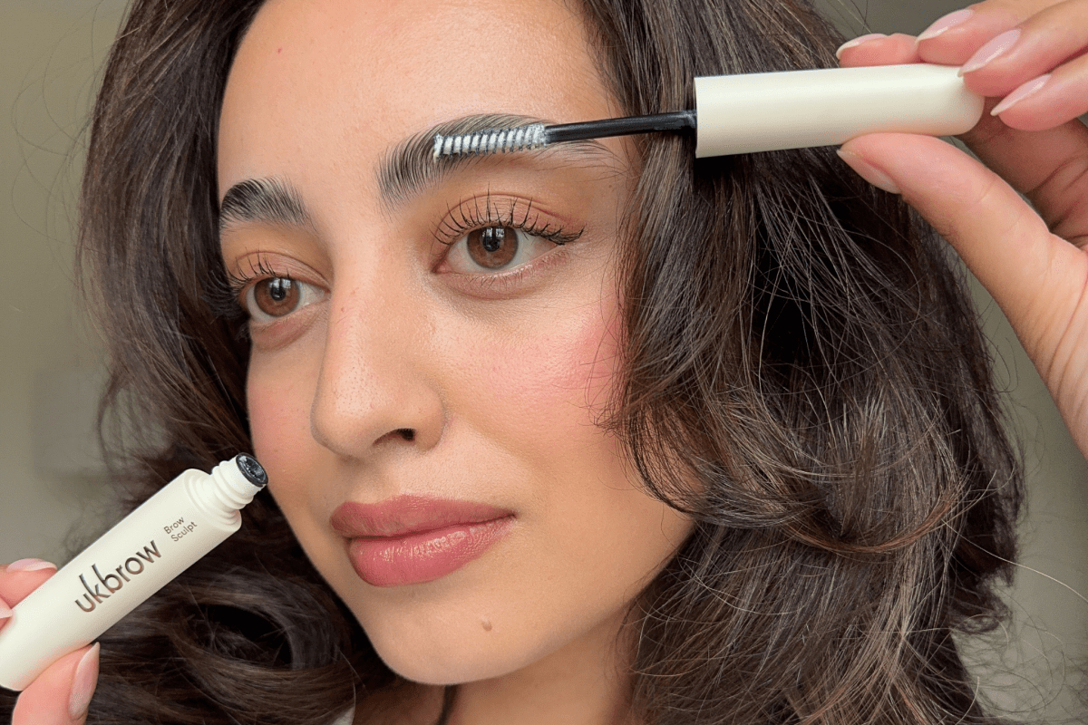 Domina tus cejas todo el verano con nuestro Gel Fijador de cejas UKLASH - UKLASH España